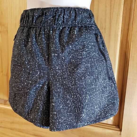 RBX Activewear Shorts Women's Size Medium Black White Zipper Pockets - Picture 1 of 4